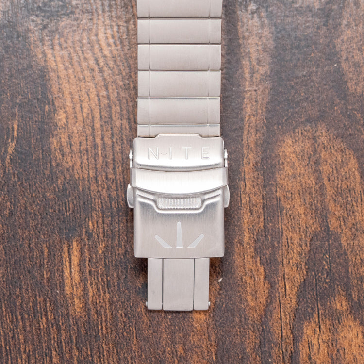 2026 Nite MX10 Polar Dial Quartz Diver on Bracelet 39mm