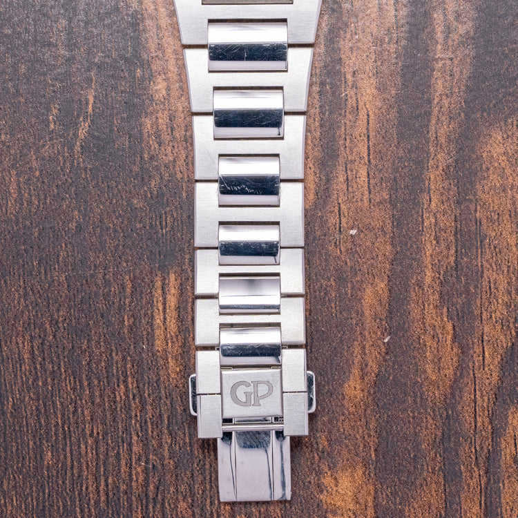 2022 Girard Perregaux Laureato 42mm Black 81010-11-634-11A