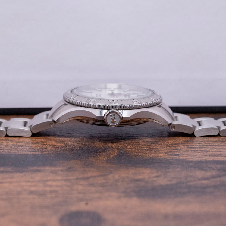 2024 Christopher Ward C60 Atoll 300 Shark White 40mm