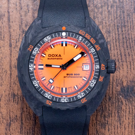 2021 DOXA Sub 300 Carbon Professional Orange 822.70.351.20