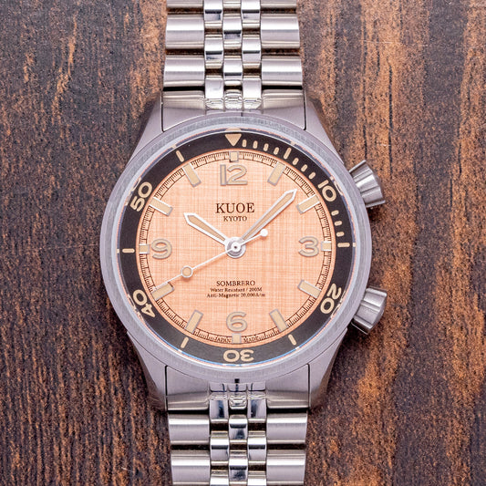 2025 Kuoe Sombrero 90-011 Salmon Linen Dial Compressor 38mm