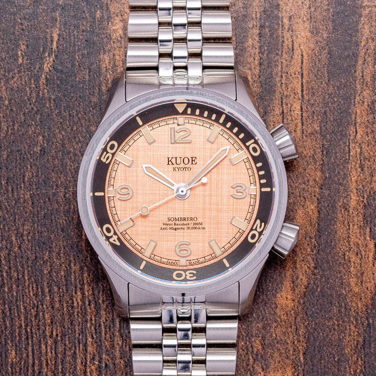 2025 Kuoe Sombrero 90-011 Salmon Linen Dial Compressor 38mm