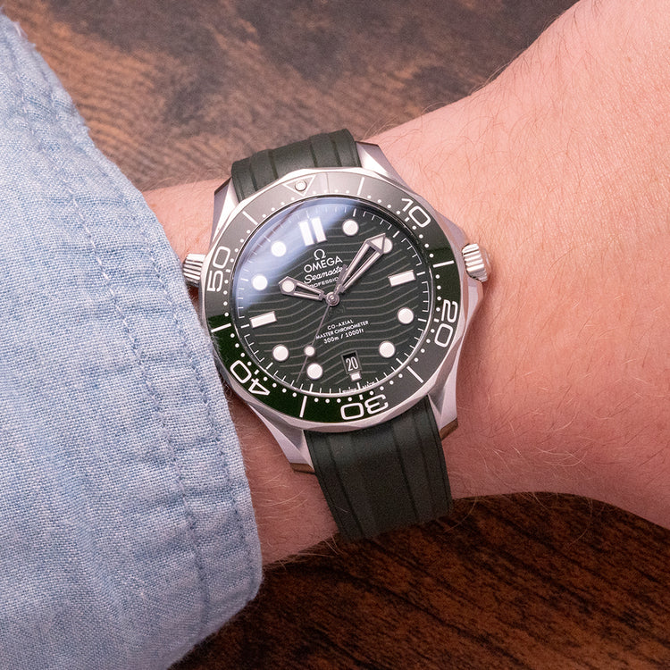 2022 Omega Seamaster 300M Co-Axial Green 210.32.42.20.10.001
