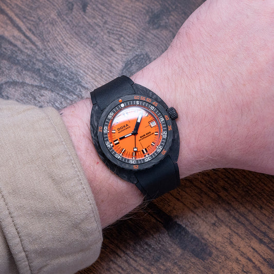 2021 DOXA Sub 300 Carbon Professional Orange 822.70.351.20