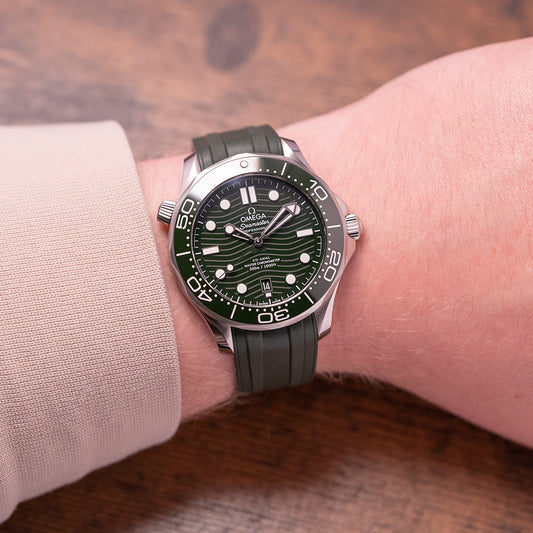 2022 Omega Seamaster 300M Co-Axial Green 210.32.42.20.10.001