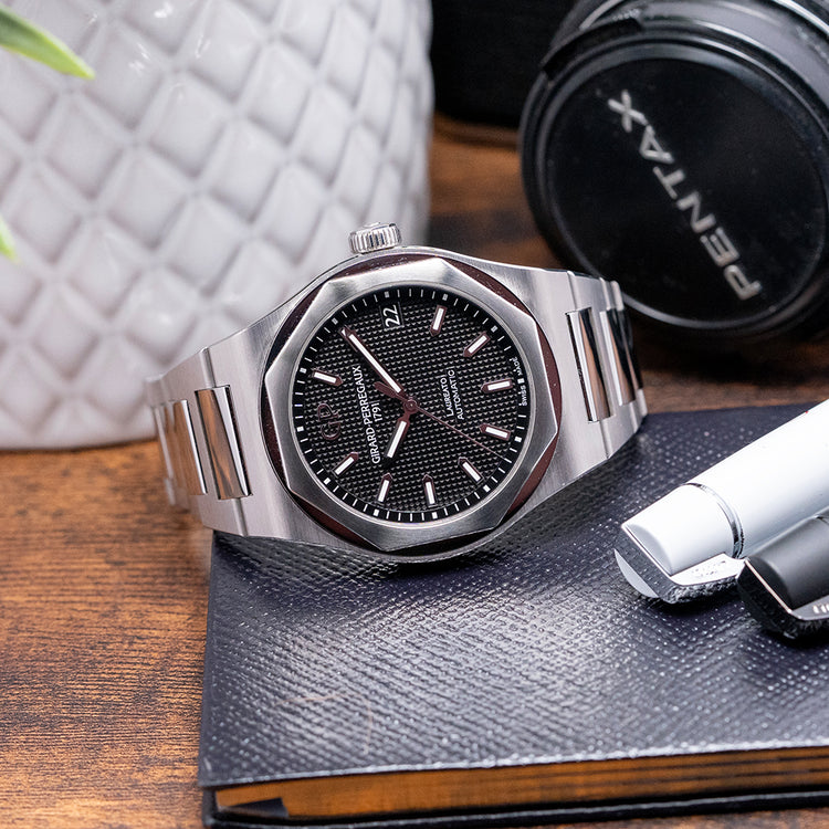 2022 Girard Perregaux Laureato 42mm Black 81010-11-634-11A