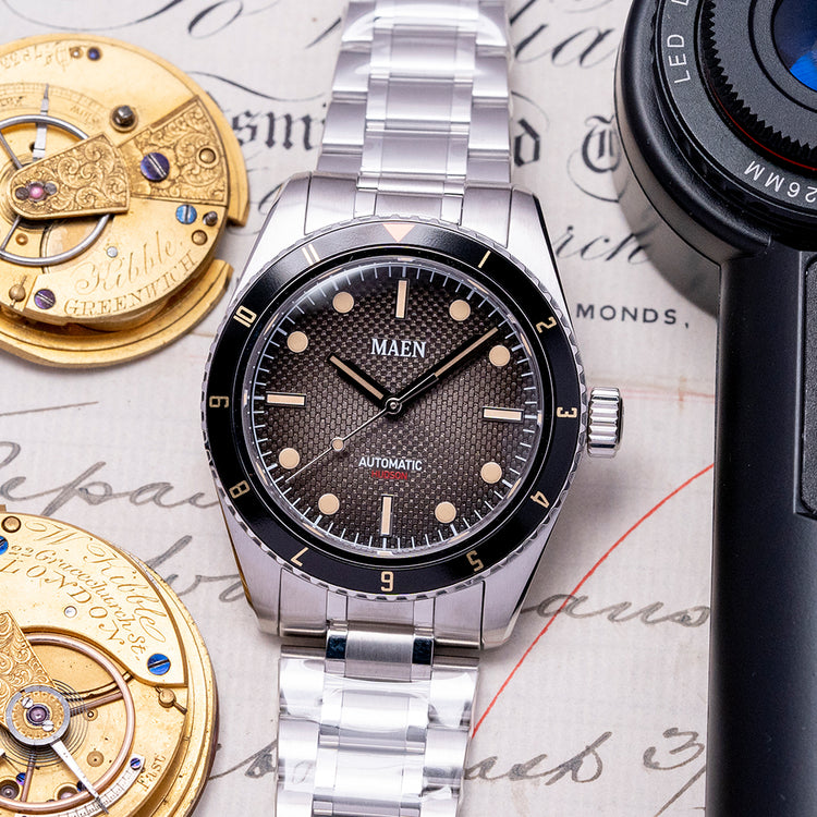 Stickered 2023 Maen Hudson 38 MK4 Heritage Honeycomb