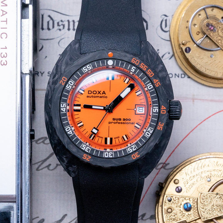 2021 DOXA Sub 300 Carbon Professional Orange 822.70.351.20