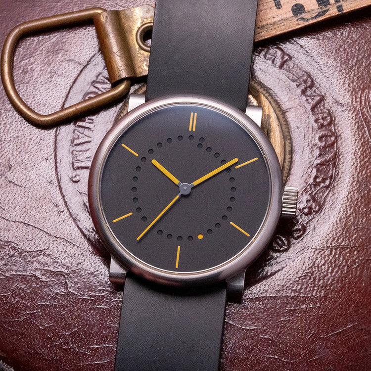 2011 Ochs Und Junior Date 42mm Titanium Pantone 4525