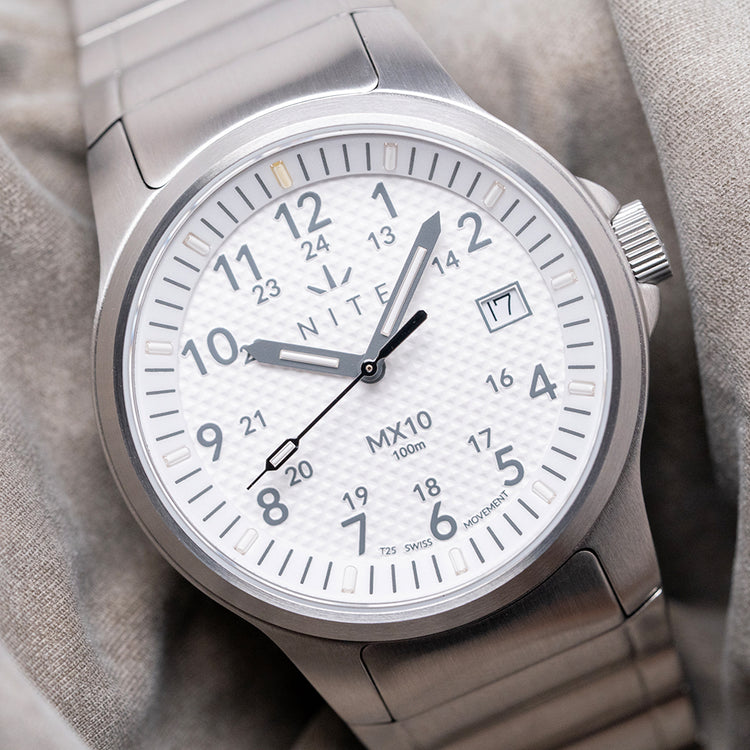 2026 Nite MX10 Polar Dial Quartz Diver on Bracelet 39mm
