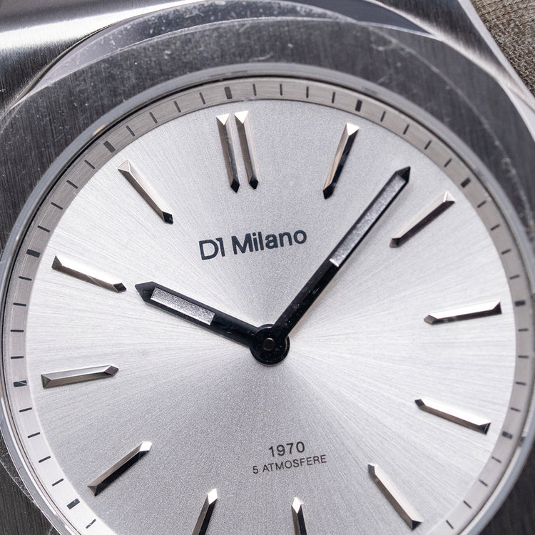 2025 D1 Milano Ultra Thin 1970 Groovy Silver Quartz 39mm