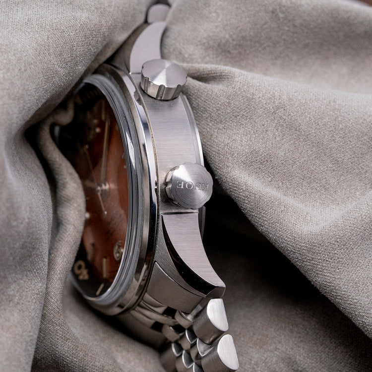 2025 Kuoe Sombrero 90-011 Salmon Linen Dial Compressor 38mm