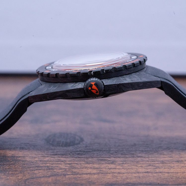 2021 DOXA Sub 300 Carbon Professional Orange 822.70.351.20