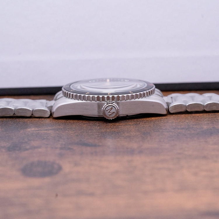 Stickered 2023 Maen Hudson 38 MK4 Heritage Honeycomb