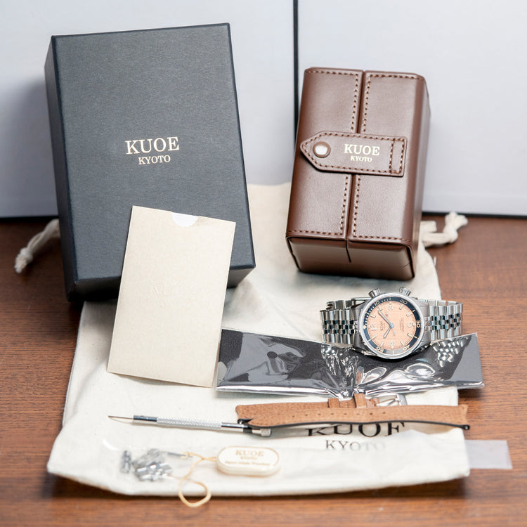 2025 Kuoe Sombrero 90-011 Salmon Linen Dial Compressor 38mm