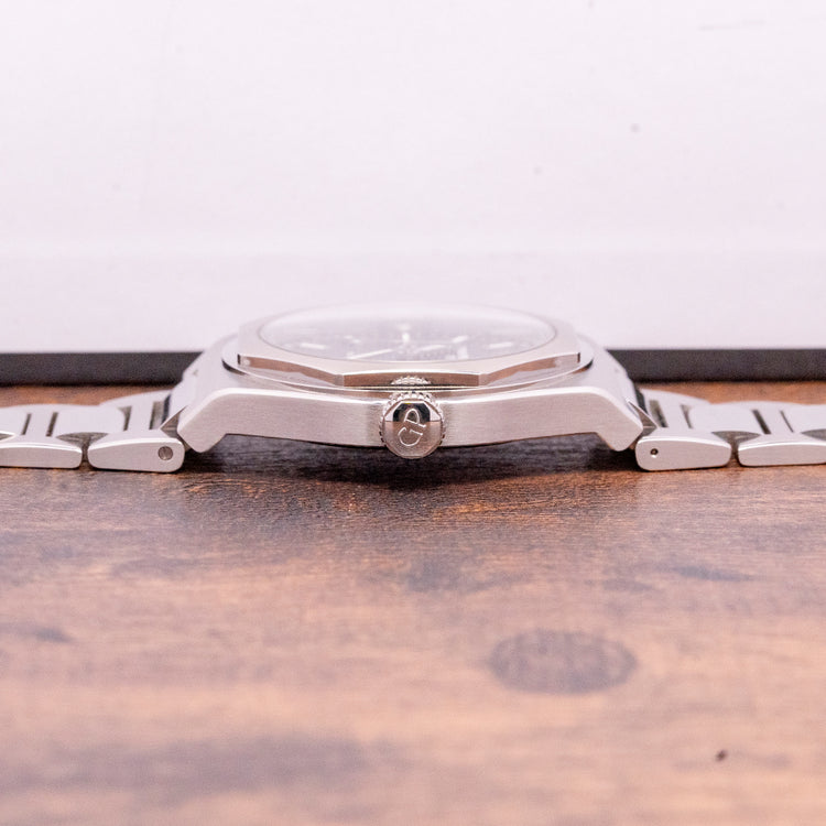 2022 Girard Perregaux Laureato 42 Blue Auto 81010-11-431-11A