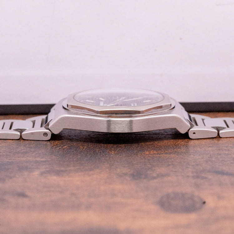 2022 Girard Perregaux Laureato 42 Blue Auto 81010-11-431-11A