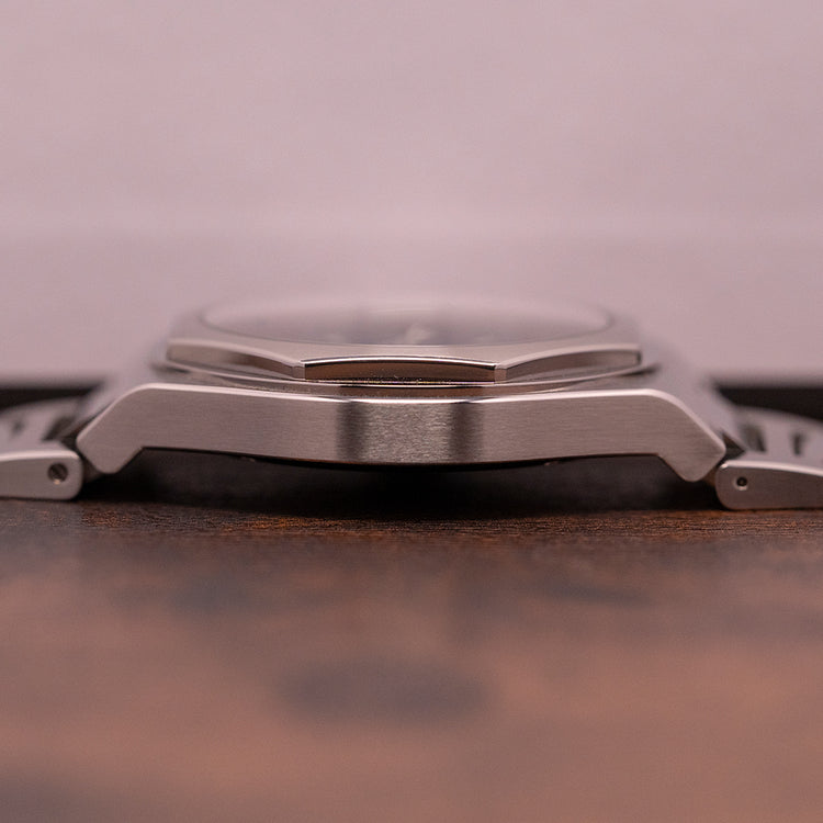 2018 Girard Perregaux Laureato 42 Blue Auto 81010-11-431-11A