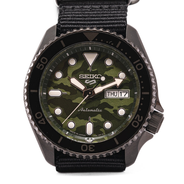 Unworn 2022 Seiko 5 Sports Green Camo Dial SRPJ37