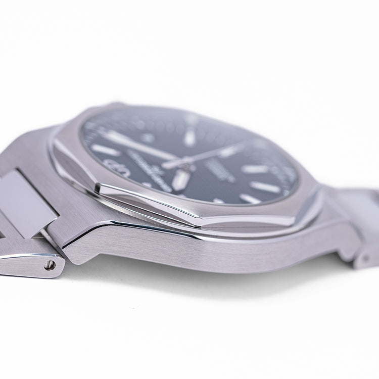 2022 Girard Perregaux Laureato 42 Blue Auto 81010-11-431-11A