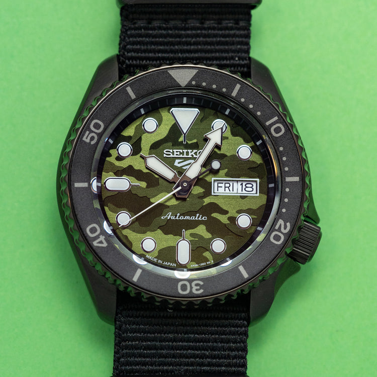 Unworn 2022 Seiko 5 Sports Green Camo Dial SRPJ37