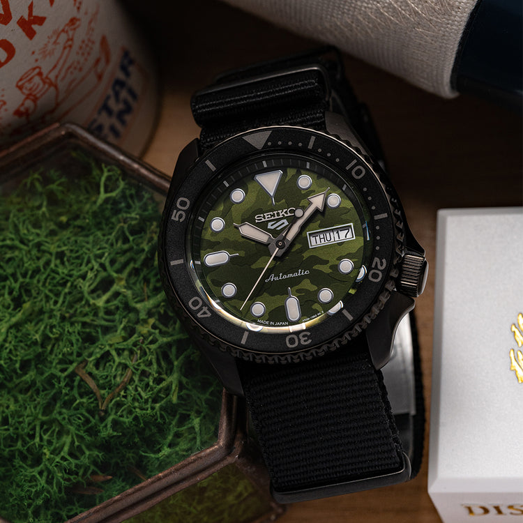Unworn 2022 Seiko 5 Sports Green Camo Dial SRPJ37