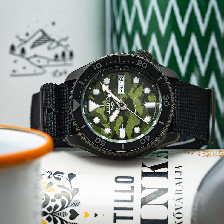 Unworn 2022 Seiko 5 Sports Green Camo Dial SRPJ37