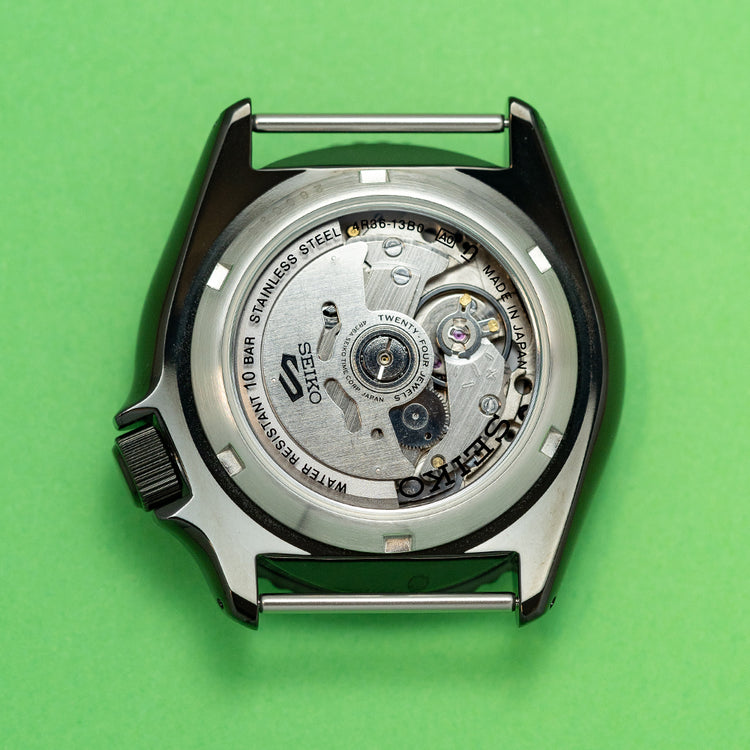 Unworn 2022 Seiko 5 Sports Green Camo Dial SRPJ37