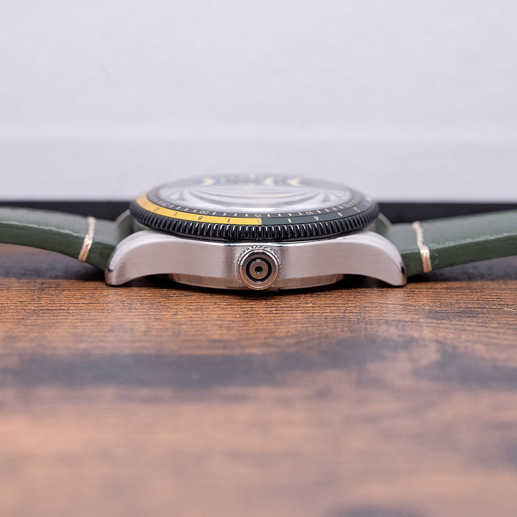 2025 AVI-8 Flyboy Airmaster GMT Fuselage Green 40mm