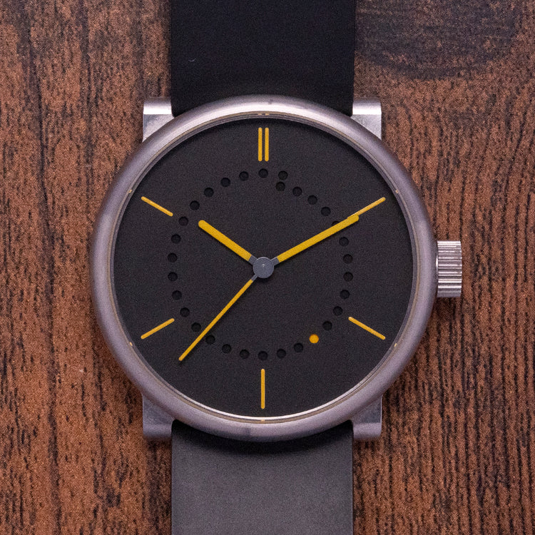 2011 Ochs Und Junior Date 42mm Titanium Pantone 4525