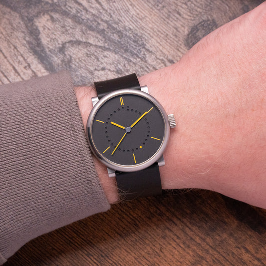 2011 Ochs Und Junior Date 42mm Titanium Pantone 4525