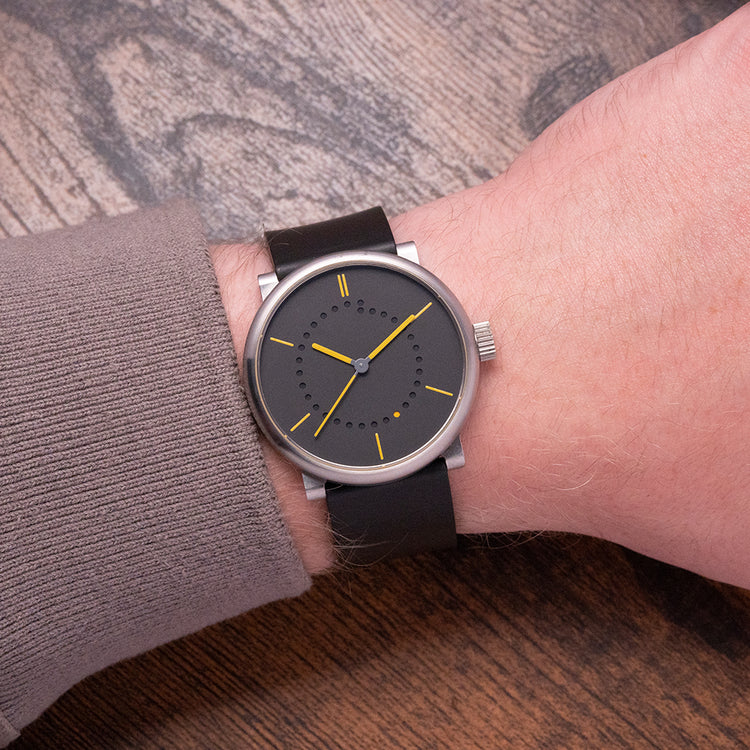 2011 Ochs Und Junior Date 42mm Titanium Pantone 4525