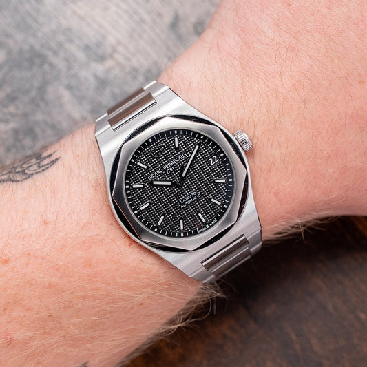 2022 Girard Perregaux Laureato 42mm Black 81010-11-634-11A