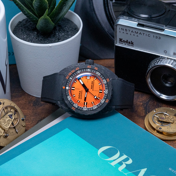 2021 DOXA Sub 300 Carbon Professional Orange 822.70.351.20