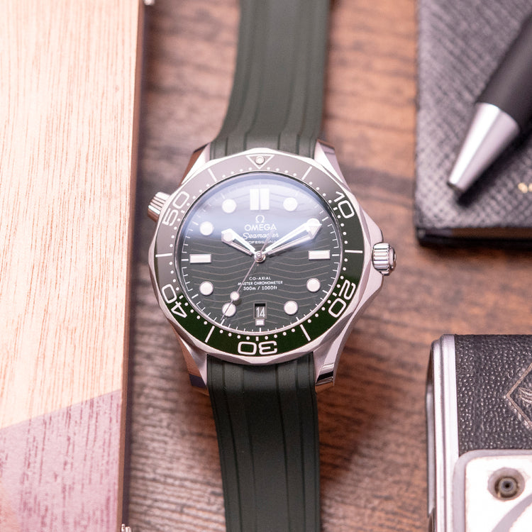 2022 Omega Seamaster 300M Co-Axial Green 210.32.42.20.10.001