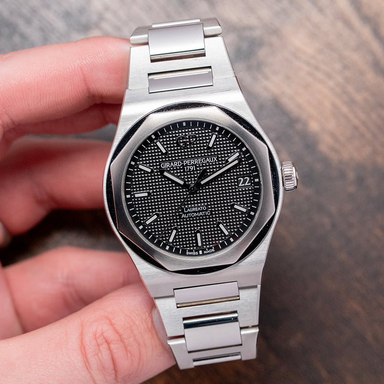 2022 Girard Perregaux Laureato 42mm Black 81010-11-634-11A