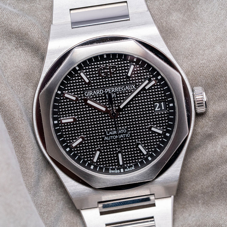 2022 Girard Perregaux Laureato 42mm Black 81010-11-634-11A
