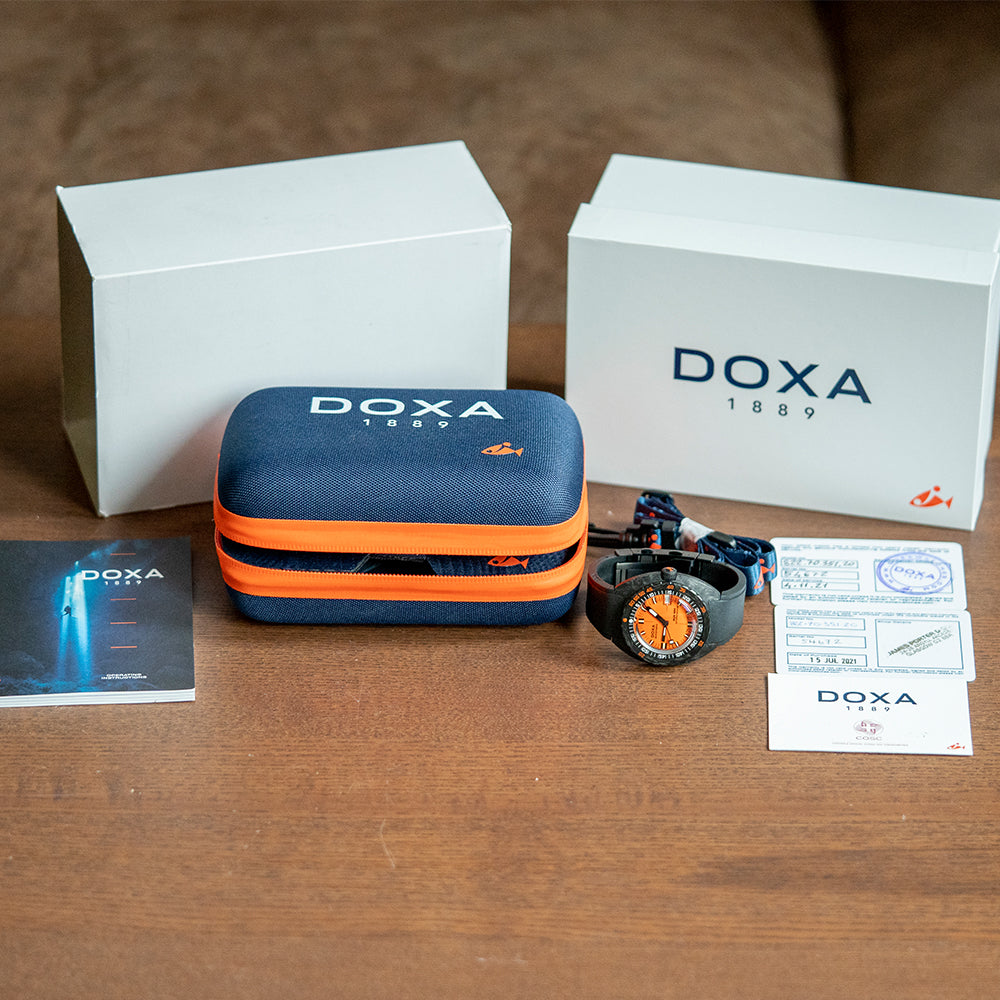 2021 DOXA Sub 300 Carbon Professional Orange 822.70.351.20
