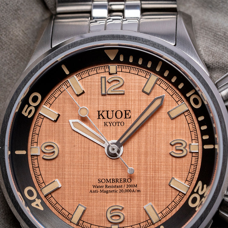 2025 Kuoe Sombrero 90-011 Salmon Linen Dial Compressor 38mm