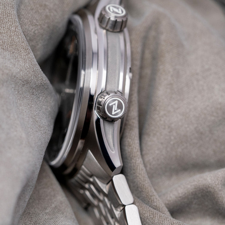 2025 Zelos Helmsman SS 'Midnight' Limited Auto 40mm