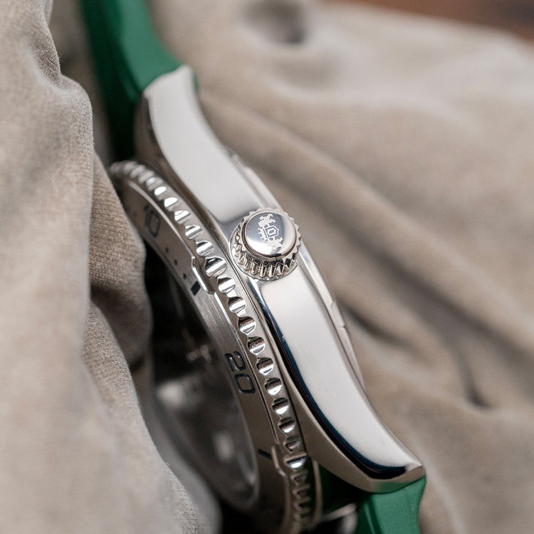 2026 Orient Mako 40mm Automatic Green Dial on Strap
