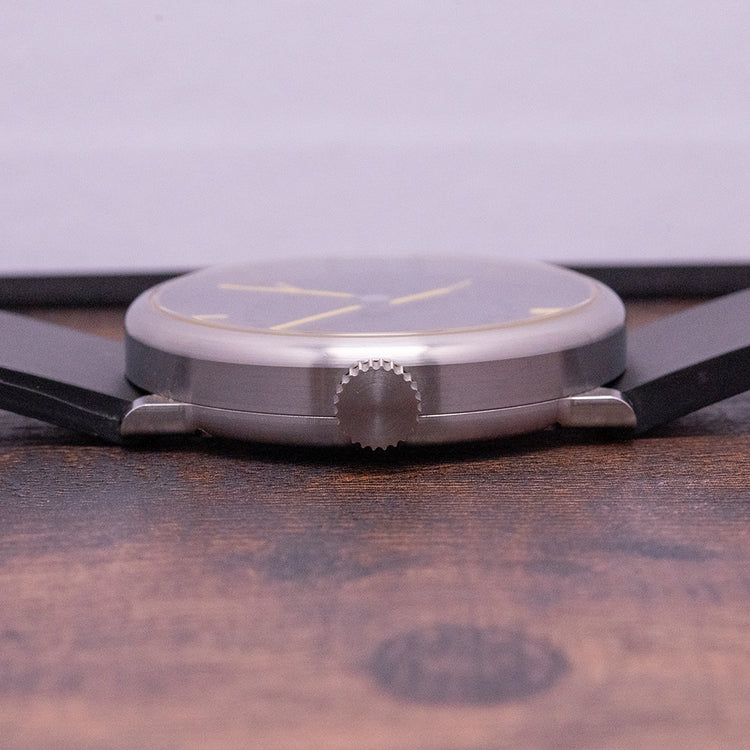 2011 Ochs Und Junior Date 42mm Titanium Pantone 4525