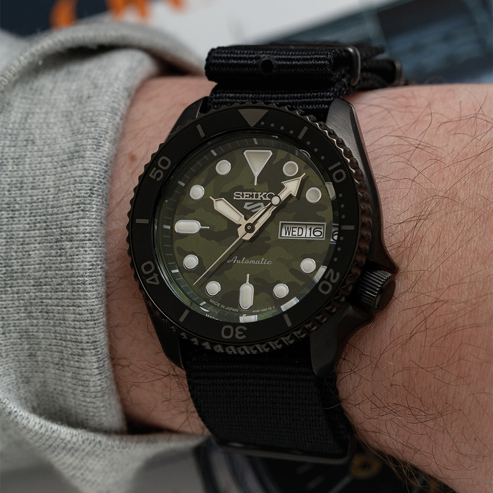 Unworn 2022 Seiko 5 Sports Green Camo Dial SRPJ37