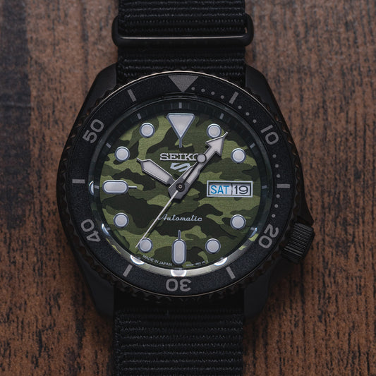 Unworn 2022 Seiko 5 Sports Green Camo Dial SRPJ37
